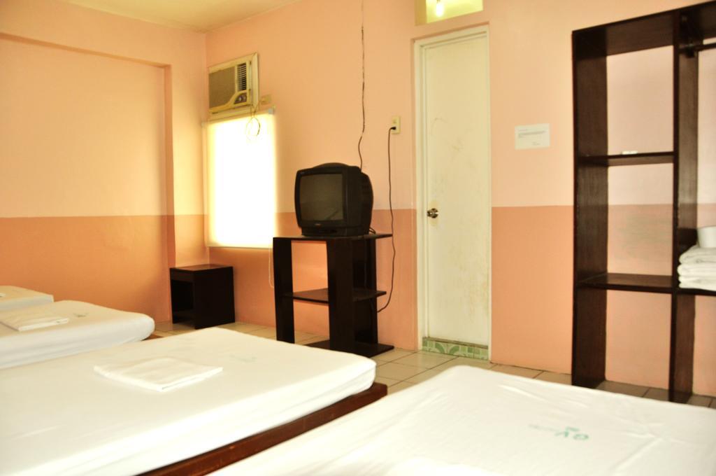 Gv Hotel - Lapu-Lapu City Room photo